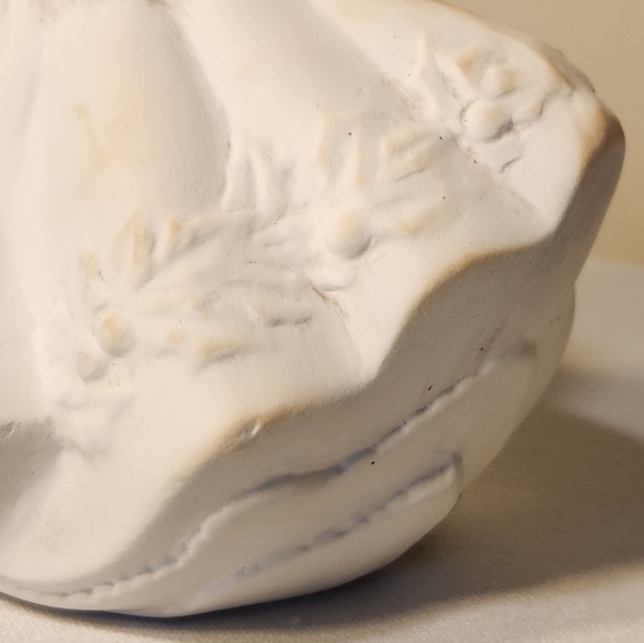 Vintage Diy Unpainted Ceramic Bisque Winter Christmas Caroler Lady Planter - Picture 16 of 16